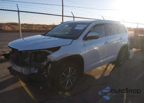 2018 Toyota Highlander Xle из США, поврежденный, VIN 5TDJZRFH6JS546473